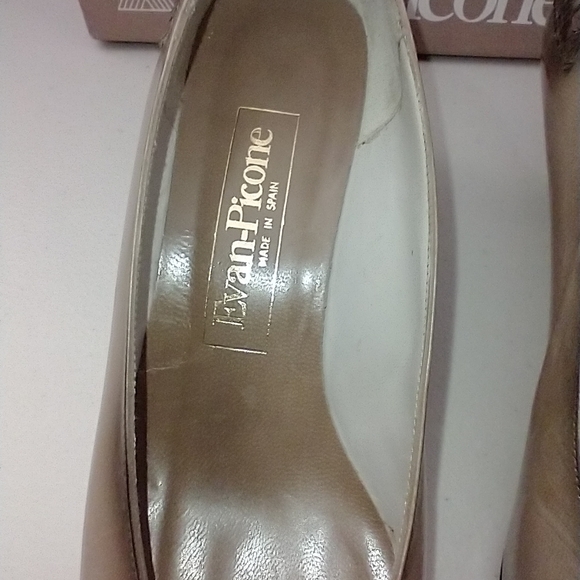 VINTAGE NEVER WORN EVAN PICONE pump. - Picture 8 of 10